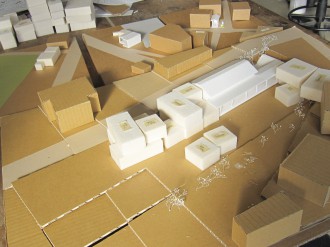 模型を作ってきた学生も。 模型を作ってきた学生も。
