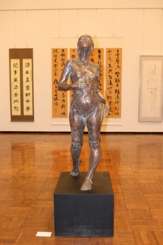 《月を観る人》