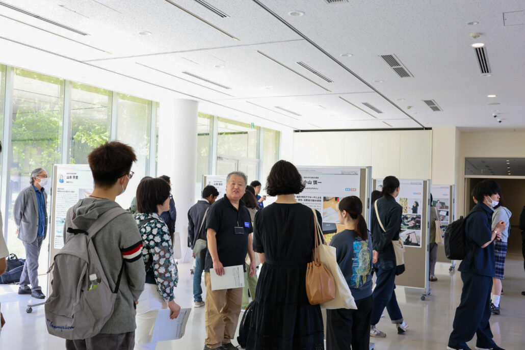 第2部（研究室のポスター展示）の様子