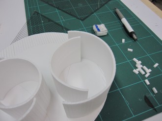 デ演建築模型 制作中の建築模型