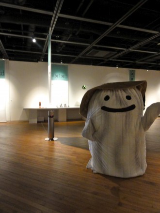 ポーズをするいしおさん ポーズをするいしおさん