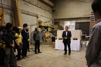 蓮見先生からふいご祭の由来の説明