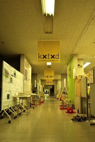 廊下を利用しての課題作品展示