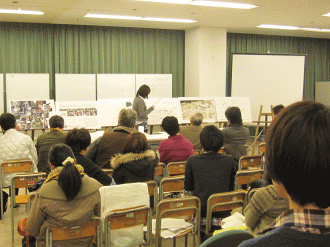 卒制発表会2 模型やパネルでアイディアを表現します。