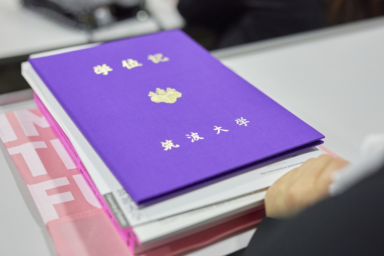 学位記入れ 筑波 学位記授与式が挙行されました – 芸術専門学群